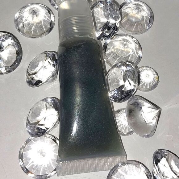 Hand crafted Magnetic Kiss lip gloss - Picture 3 of 6